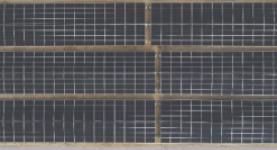 لوحات شمسية مثبتة على الأرض بواسطة توتال سولار ديستريبيوتيد جنريشن في إميكوول، مجمع دبي للاستثمار، دبي، الإمارات العربية المتحدة

